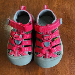 Toddler Keen Dark Pink size 8